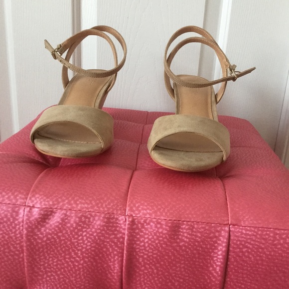 Ankle Strap Nude Suede Wedges New w/ Box - Picture 5 of 8